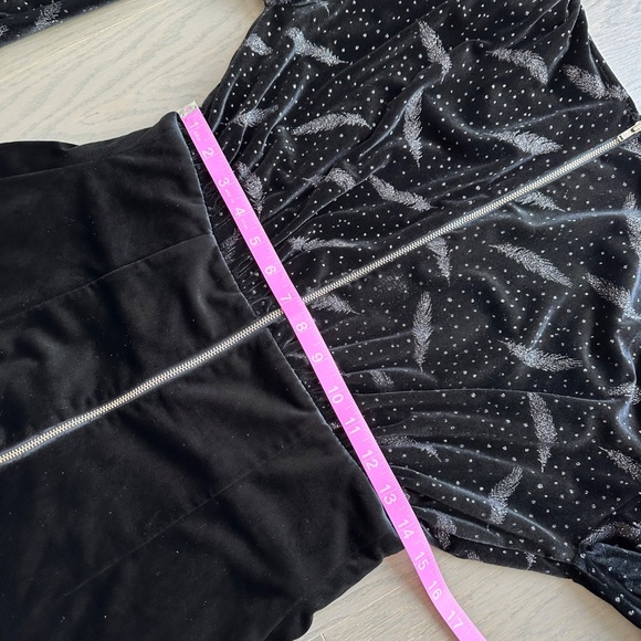 Bronx and Banco Maria Black Velvet Bishop Puffed Sleeve Glitter Plunge Romper M - Picture 9 of 10